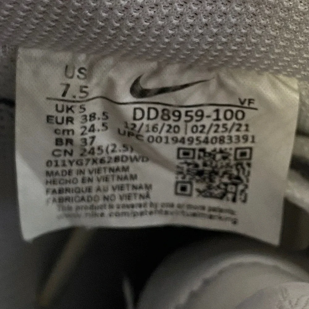 Nike Air Force 1 07 Low White Sneakers DD8959-100 Womans Size 7.5